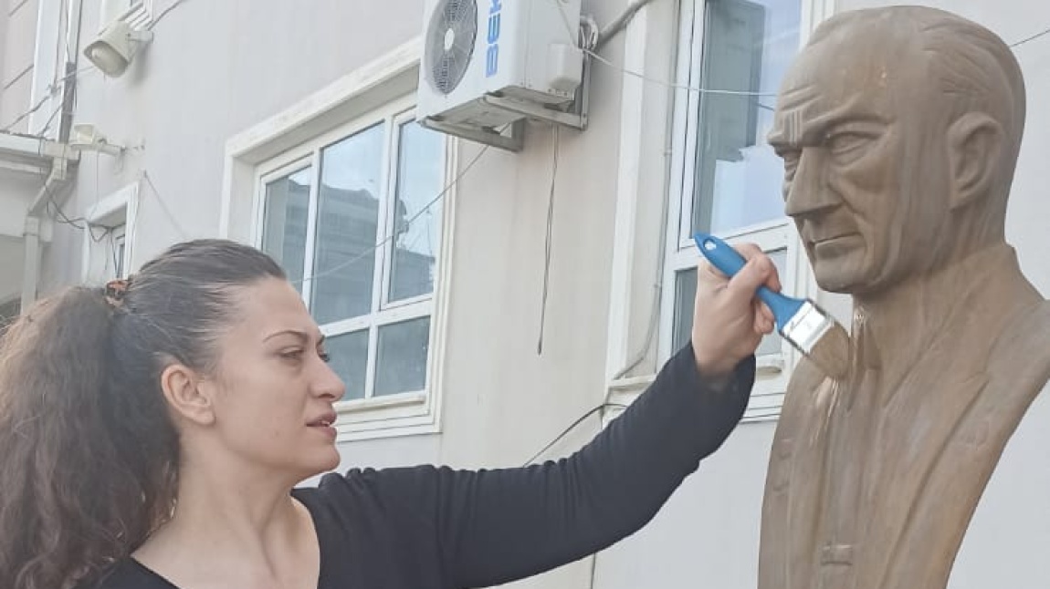 Okulumuzdaki Atatürk Büstü Yenilendi