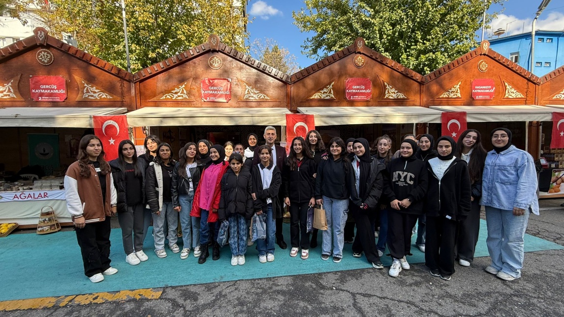 Gercüş Anadolu Lisesi Kız Pansiyonumuzda Kalan Öğrencilerimiz 2. Batman Gastronomi Festivaline Katıldı.